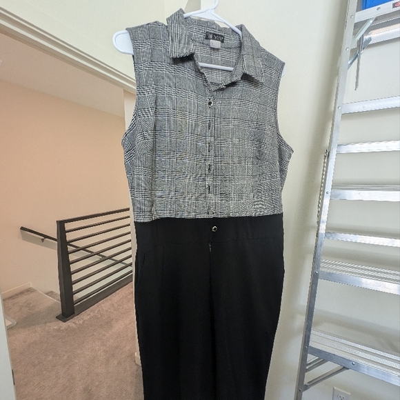 VENUS Pants - Black and White Sleeveless Jumpsuit